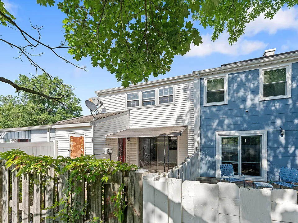35 Rockland Dr