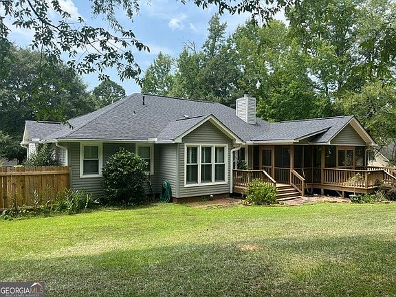 2nd image of 106 Cambridge Dr S