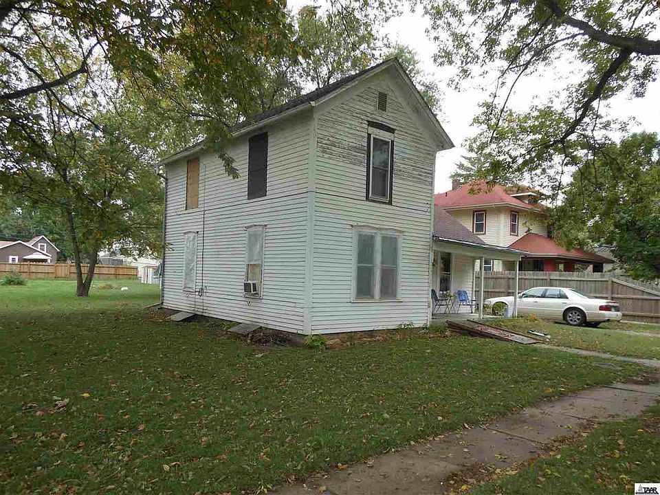 2nd image of 104 S Beaubein St
