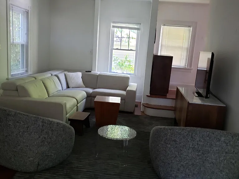 15 Roosevelt Ave — Photo 8