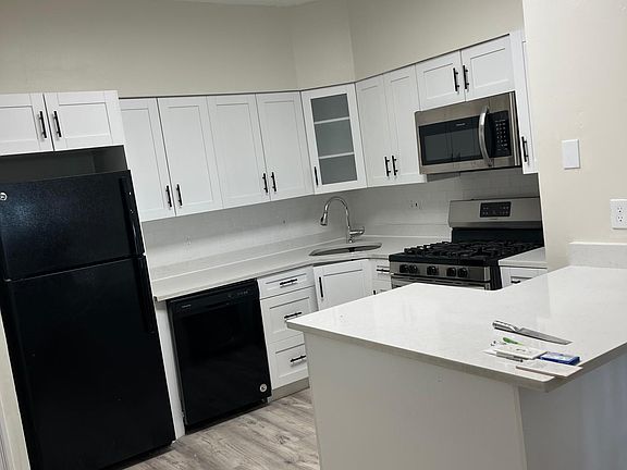 kitchen with stainless steel stove/microwave