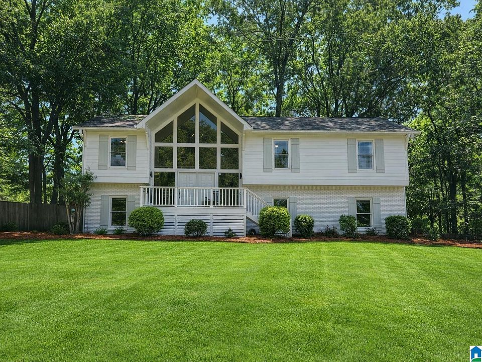 1st image of 221 Russet Woods Dr