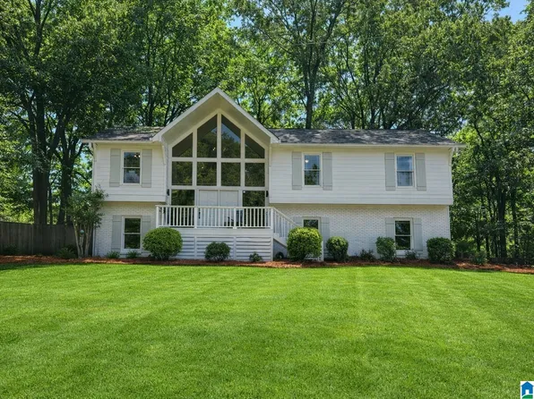 221 Russet Woods Dr, Birmingham, AL 35244