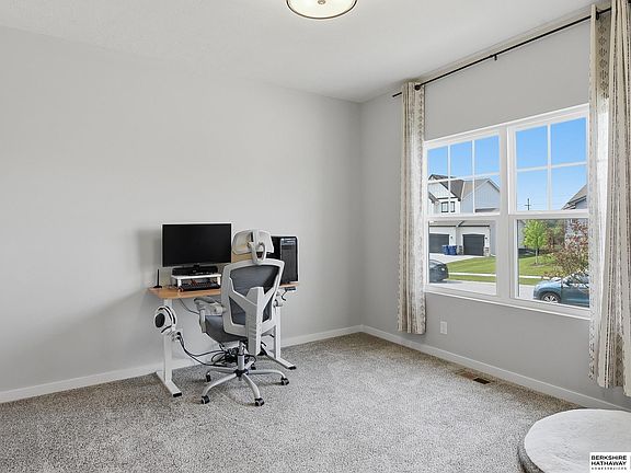 5th image of 10907 Windward Ave