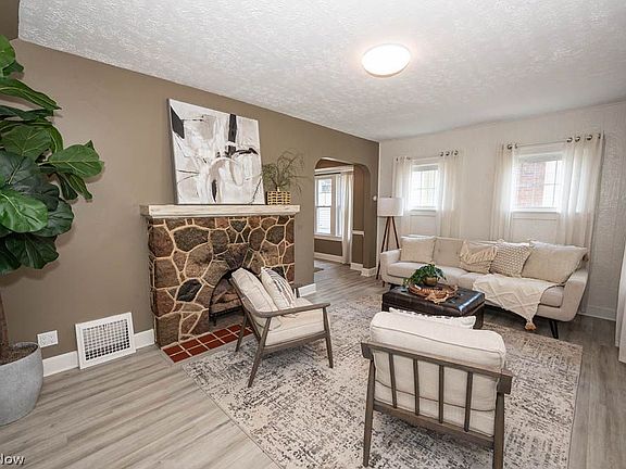 3rd image of 176 Maple Dr