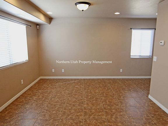 2 Living Area_03202024