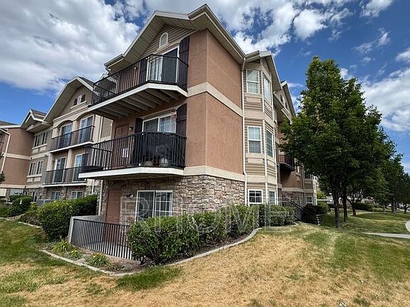 4th image of 1617 W Treille Ct Unit I2b