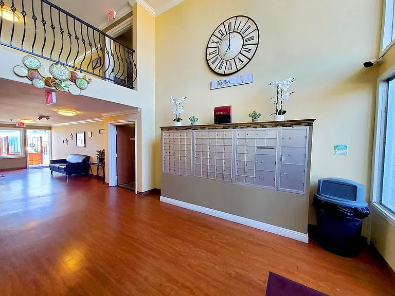 Villa Mesa Apartments — Photo 17