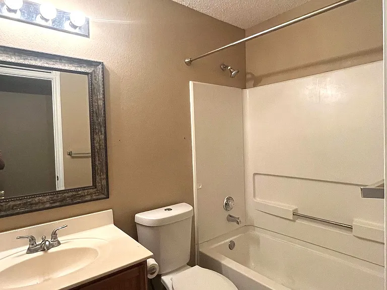 15838 Colton Wl — Photo 12
