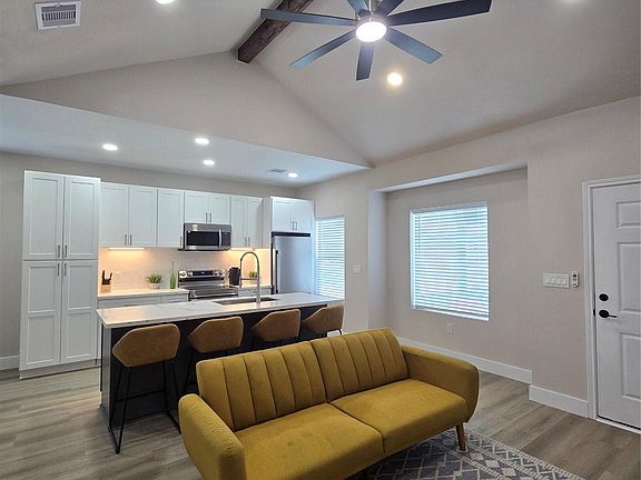 4th image of 711 Rosedale St