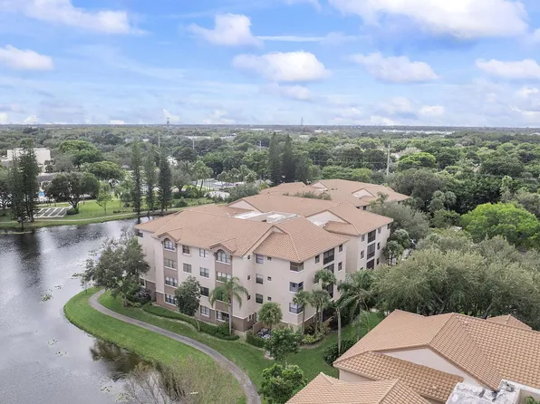 4400 NW 30th Street #328, Coconut Creek, FL 33066