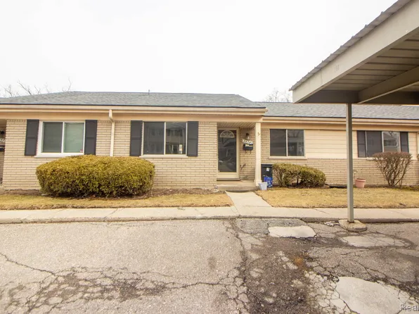 26781 Franklin Pointe Dr, Southfield, MI 48034