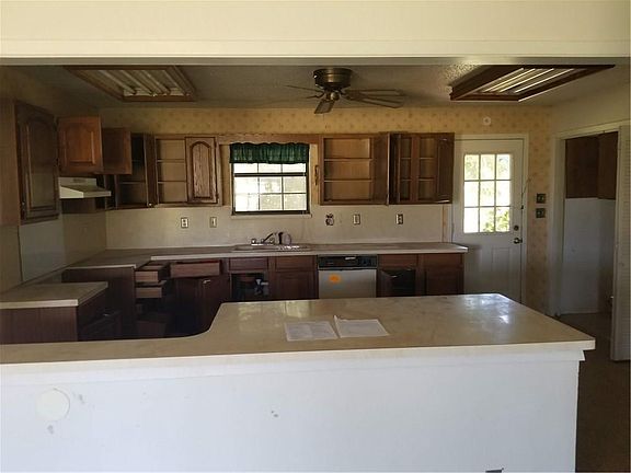 4th image of 214 Country Place Ln