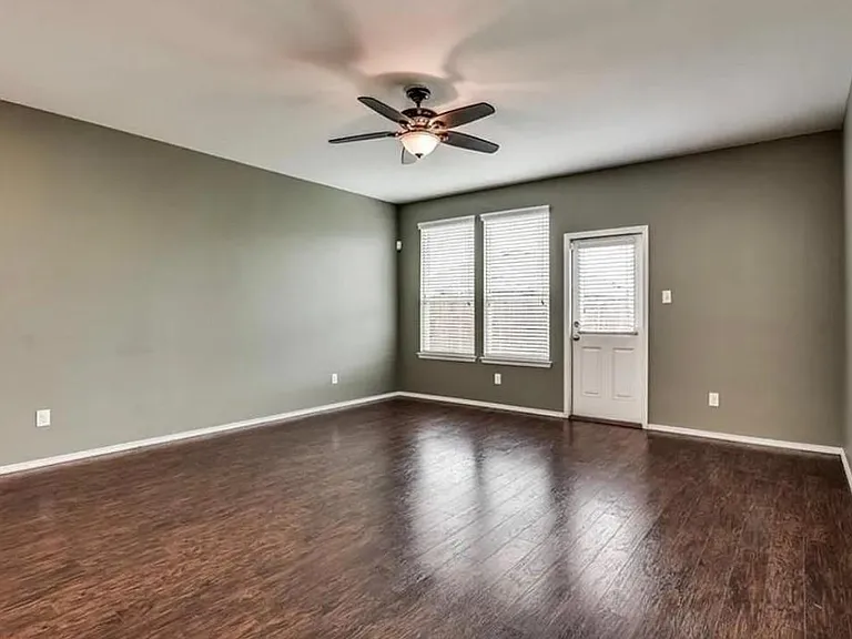 1612 Megan Creek Dr — Photo 2