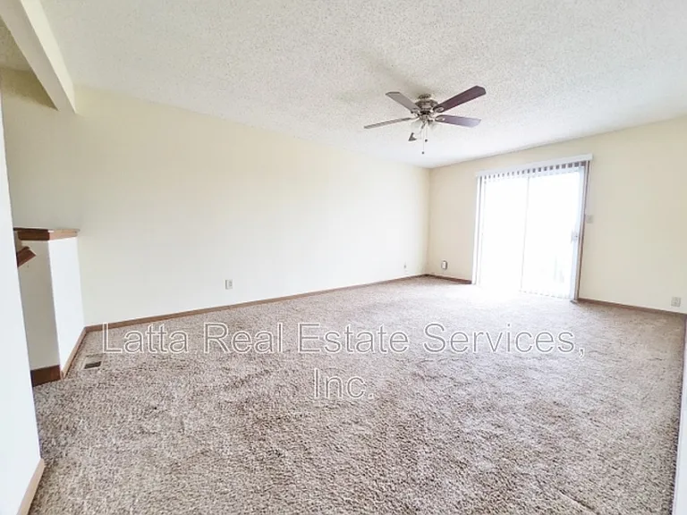 403 S Sunrise Dr — Photo 4