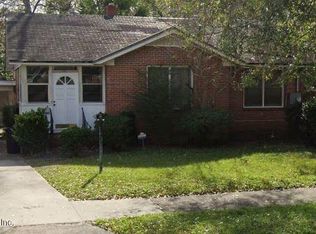 2040 College Cir S, Jacksonville, FL 32209