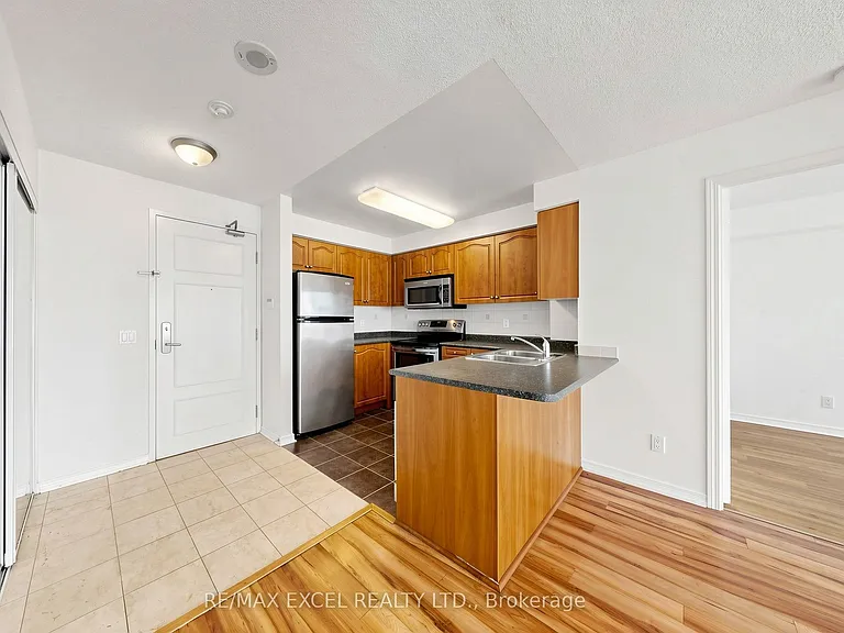 350 Red Maple Rd #508 — Photo 13