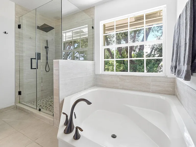 13533 Fountain View Blvd — Photo 12