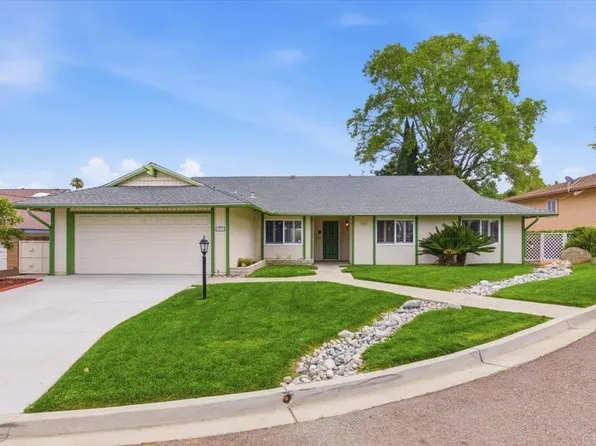 1071 La Reina Dr, San Marcos, CA 92078