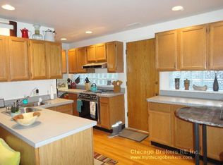 3063 N Clybourn Ave APT 2R, Chicago, IL 60618