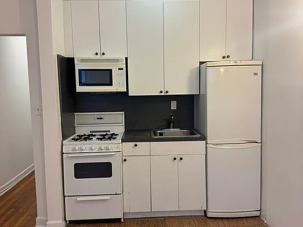 41-41 41st St #5N, Sunnyside, NY 11104