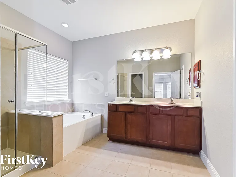 26108 Knights Tower Ct — Photo 9