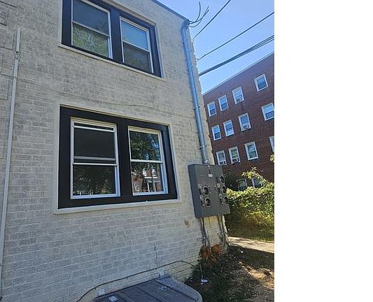 2nd image of 408 Chaplin St SE #4