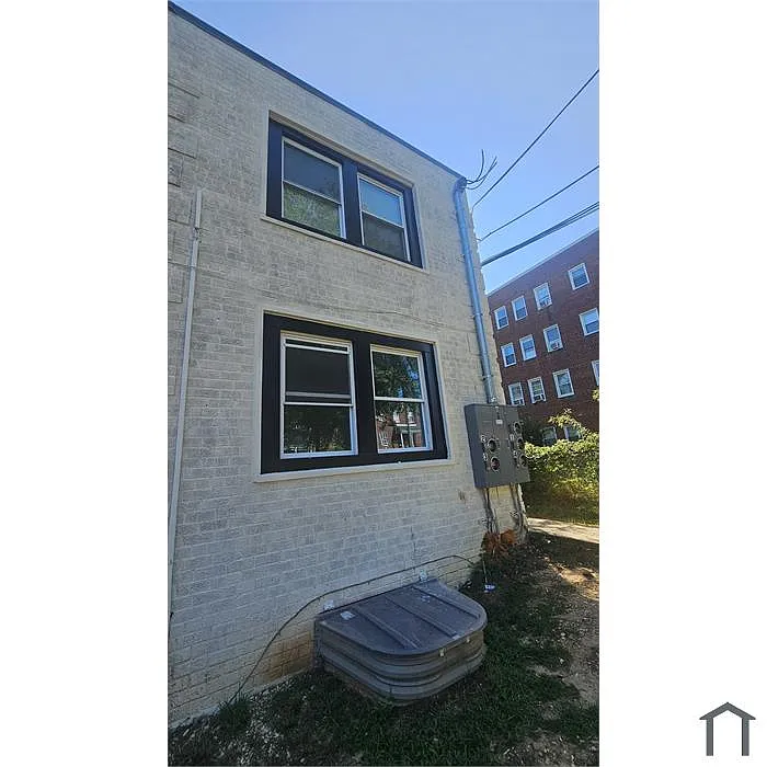 Building Photo - 408 Chaplin St SE #4