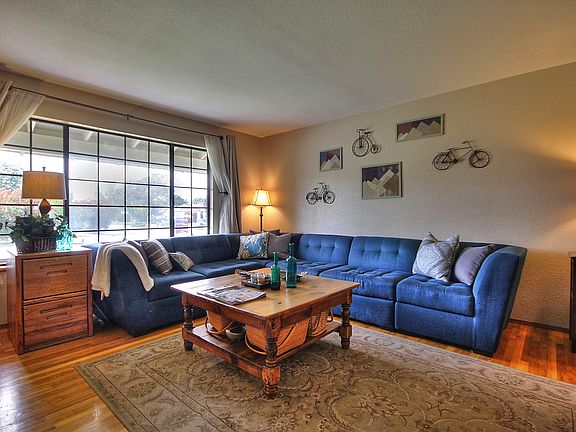 5th image of 6104 Pomegranate Ave