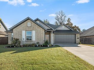 3291 Rosecomb St, Springdale, AR 72764