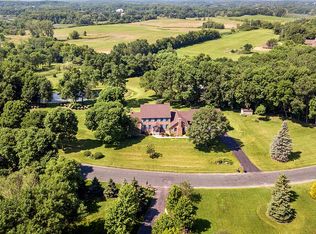 325 Cheyenne Trl, Wayzata, MN 55391