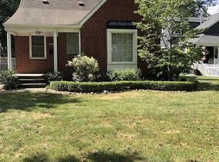 379 Kerby Rd, Grosse Pointe Farms, MI 48236