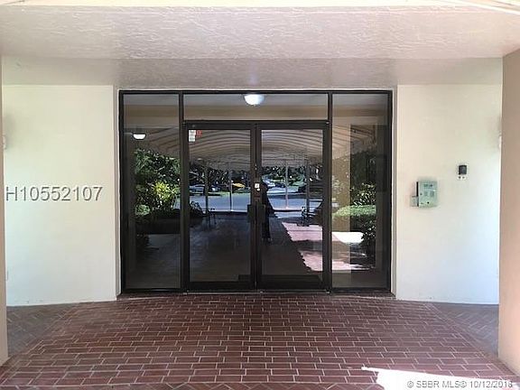 2nd image of 3900 Oaks Clubhouse Dr APT 306
