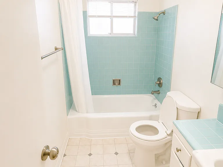 14341 Chandler Blvd — Photo 11