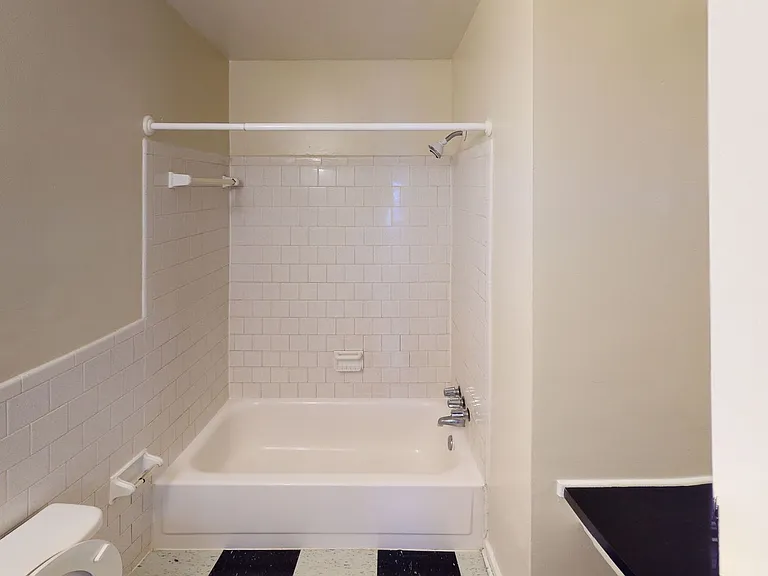 4060 Forest Hill Ave — Photo 6