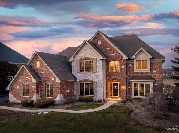 39W696 Henry David Thoreau Pl, St Charles, IL 60175