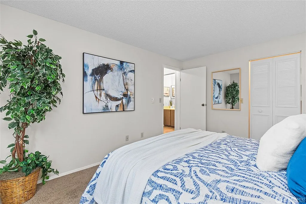 4300 NE Sunset Blvd — Photo 2
