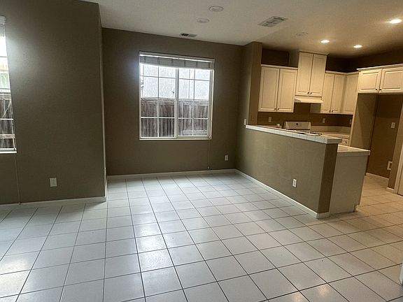 3rd image of 9085 Cortina Cir