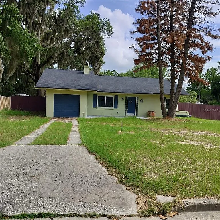 3 bed, 2.0 bath, 1072 sqft, $2,100 — Photo 1
