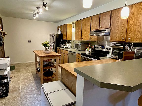 Spacious kitchen with bar counter and room for island and kitchen table