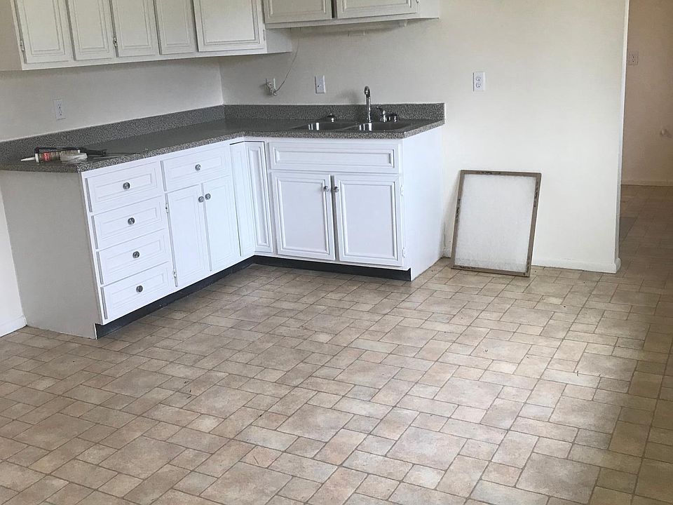 2nd image of 3264 Vineyard St