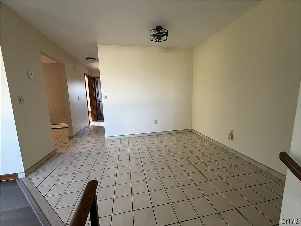 2 bed, 1.0 bath, 3320 sqft, $1,600 — Photo 4
