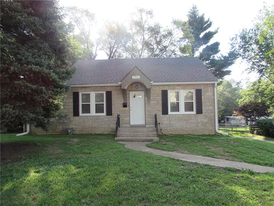 1st image of 1701 S Ash Ave