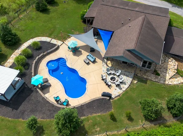 812 New Shackle Island Rd, Hendersonville, TN 37075