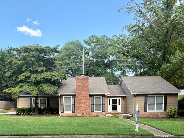 6822 Springlake Dr