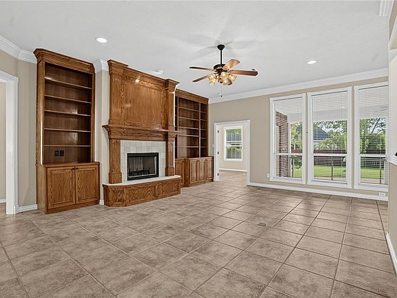 4th image of 904 Crooked Stick