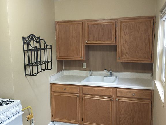 3rd image of 372 Morris Dr