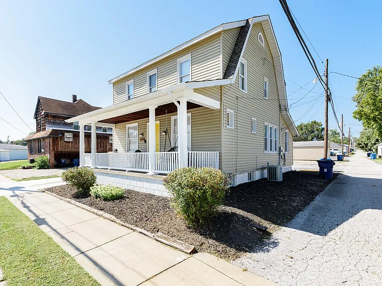 1509 W Clark St — Photo 2