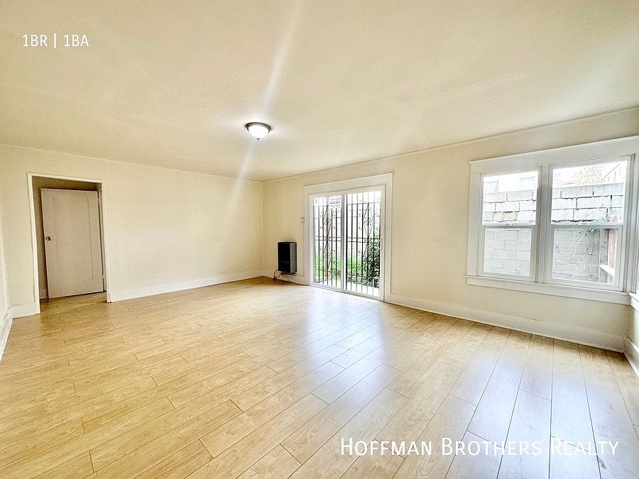 1st image of 522 1/2 N Heliotrope Dr