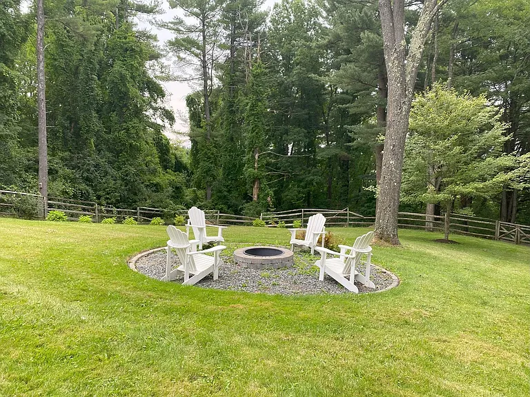 65 Leroi Dr — Photo 41
